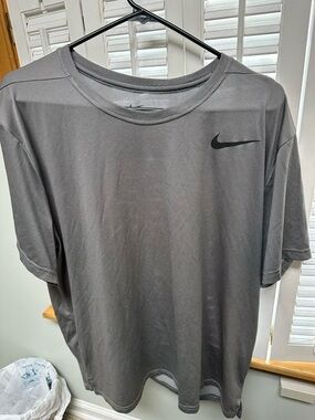Nike dryfit MENS XL GRAY